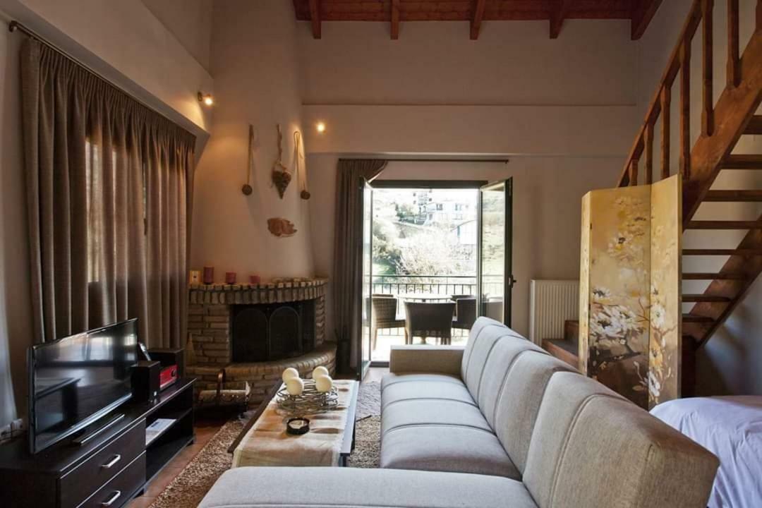 All Seasons Πέτρινες Παραδοσιακές Κατοικίες Калаврита Екстериор снимка