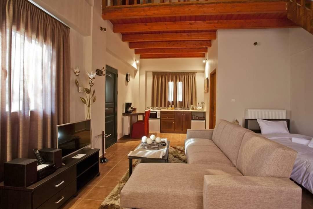 All Seasons Πέτρινες Παραδοσιακές Κατοικίες Калаврита Екстериор снимка